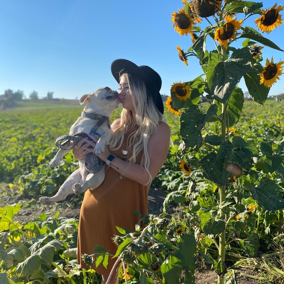 Meet your Posher, Laura - Picture 1 of 1